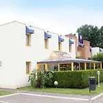 Hotel Kyriad Chantilly