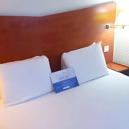 Kyriad Hotel 2*