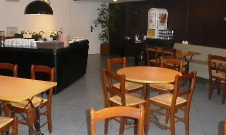 Kyriad Szálloda 2*