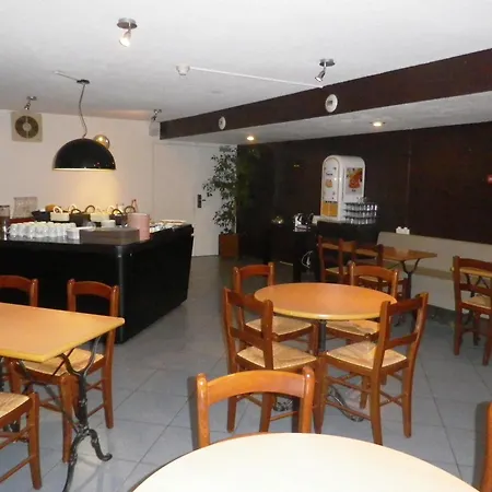 Hotel Kyriad 2*