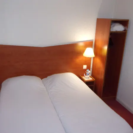 Kyriad Hotel 2*
