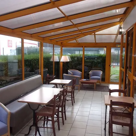 Hotel Kyriad 2*