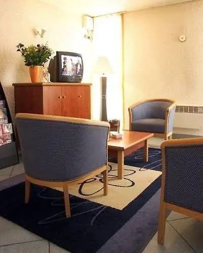 Hotel Kyriad Chantilly