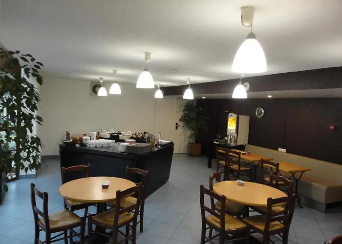 Hotel Kyriad Chantilly